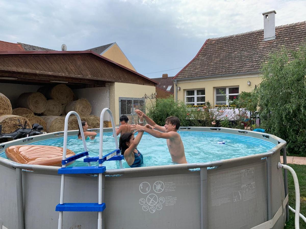Ranchzimmer Am Hippo-Campus Reit- Und Therapiezentrum Deutsch Haslau Luaran gambar
